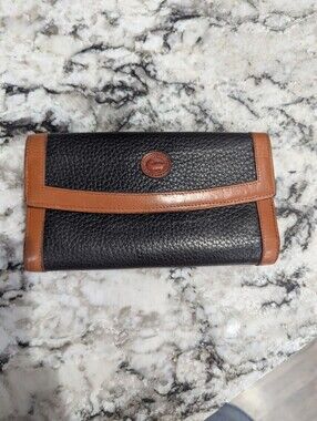 Dooney & Bourke Vintage Black/Tan Pebble Leather Organizer Wallet.  Size 7x3.5x1